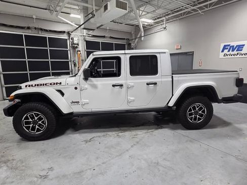 Used 2025 Jeep Gladiator Rubicon w/ Convenience Group AWD/4WD image 4