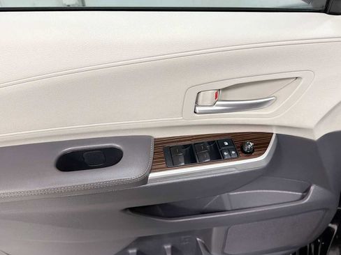 Certified 2022 Toyota Sienna XLE FWD image 15