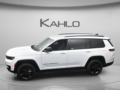Used 2023 Jeep Grand Cherokee L Laredo AWD/4WD image 3