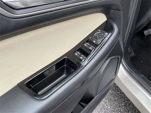 Used 2017 Ford Edge SEL image 18