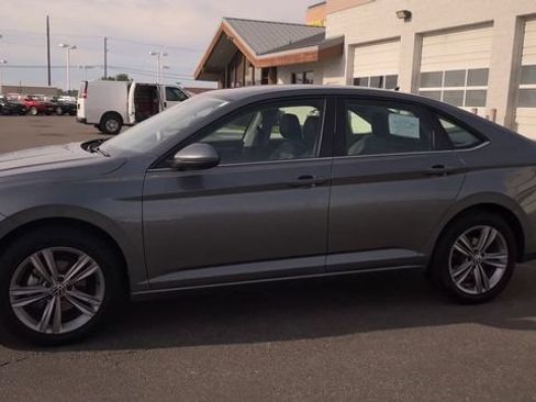 Used 2024 Volkswagen Jetta SE FWD image 6