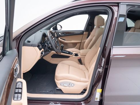 New 2026 Porsche Macan image 17