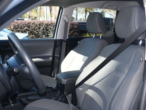 Certified 2022 Toyota Tacoma SR image 11