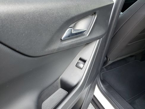 Used 2026 Chevrolet Equinox LT FWD image 10