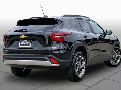 Used 2024 Chevrolet Trax LT w/ Sunroof Package FWD image 13