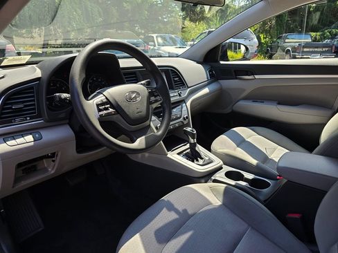 Used 2017 Hyundai Elantra SE FWD image 11