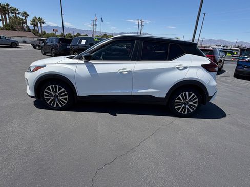 Used 2022 Nissan Kicks SV FWD image 6