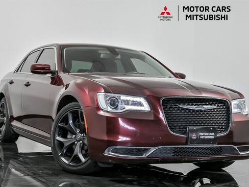 Used 2019 Chrysler 300 Touring RWD image 1