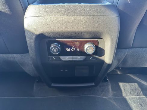 New 2026 Chevrolet Traverse High Country image 21