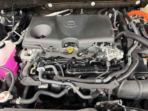 Certified 2025 Toyota RAV4 XLE AWD/4WD image 40