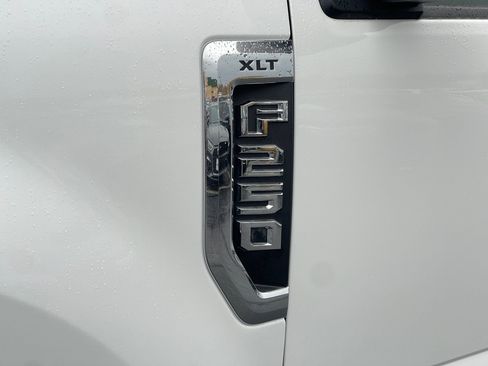 Used 2021 Ford F250 XLT w/ FX4 Off-Road Package image 36