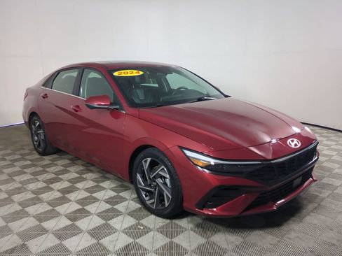 Used 2024 Hyundai Elantra Limited FWD image 2
