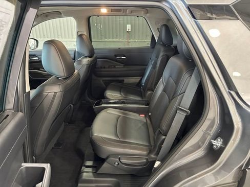 Used 2025 Nissan Pathfinder SL w/ SL Premium Package AWD/4WD image 12