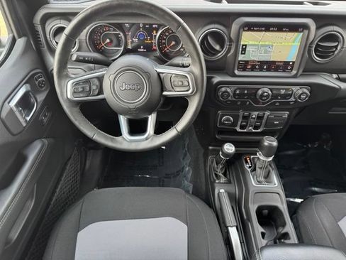 Used 2020 Jeep Gladiator Overland AWD/4WD image 13