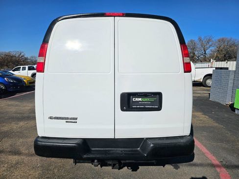 Used 2015 Chevrolet Express 2500 Extended RWD image 9