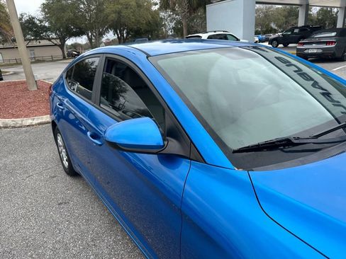 Used 2017 Hyundai Elantra SE image 14