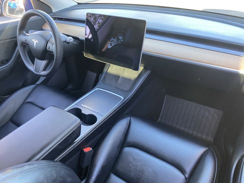 Used 2021 Tesla Model Y Long Range image 10