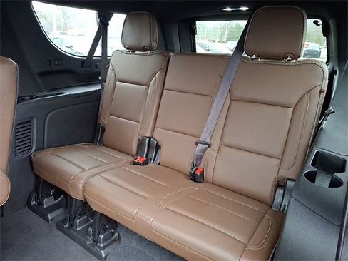 Used 2021 Chevrolet Suburban High Country w/ Premium Package image 10