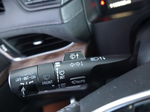 Used 2015 Cadillac Escalade Premium image 23