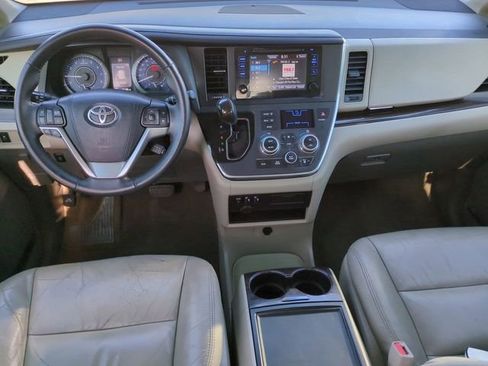 Used 2017 Toyota Sienna XLE FWD image 15