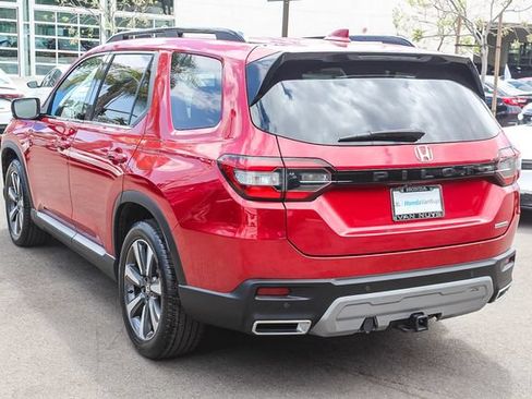 Used 2025 Honda Pilot Touring image 7