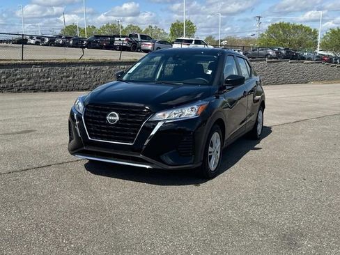 Certified 2025 Nissan Kicks Play S image 9