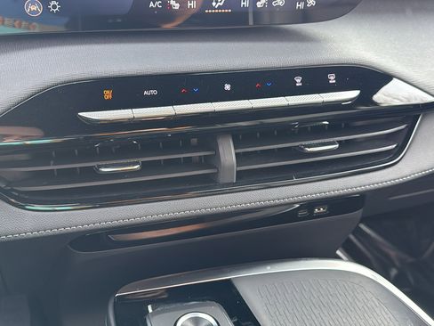 Used 2025 Buick Enclave Preferred image 22