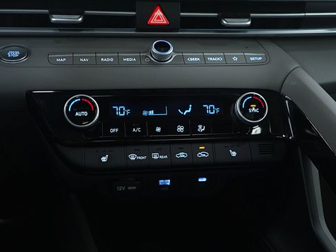 Used 2025 Hyundai Elantra SEL image 21