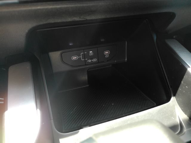 Used 2025 Kia Sorento LX FWD image 44