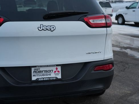 Used 2017 Jeep Cherokee Sport image 10