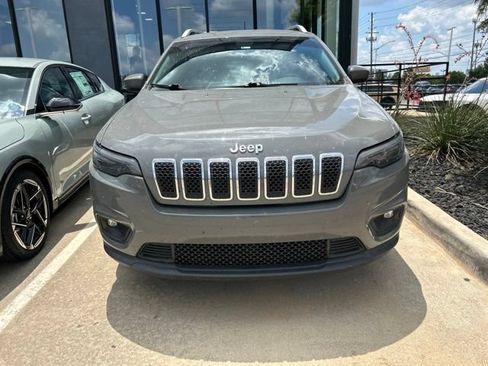 Used 2020 Jeep Cherokee Latitude Plus w/ Cold Weather Group FWD image 4