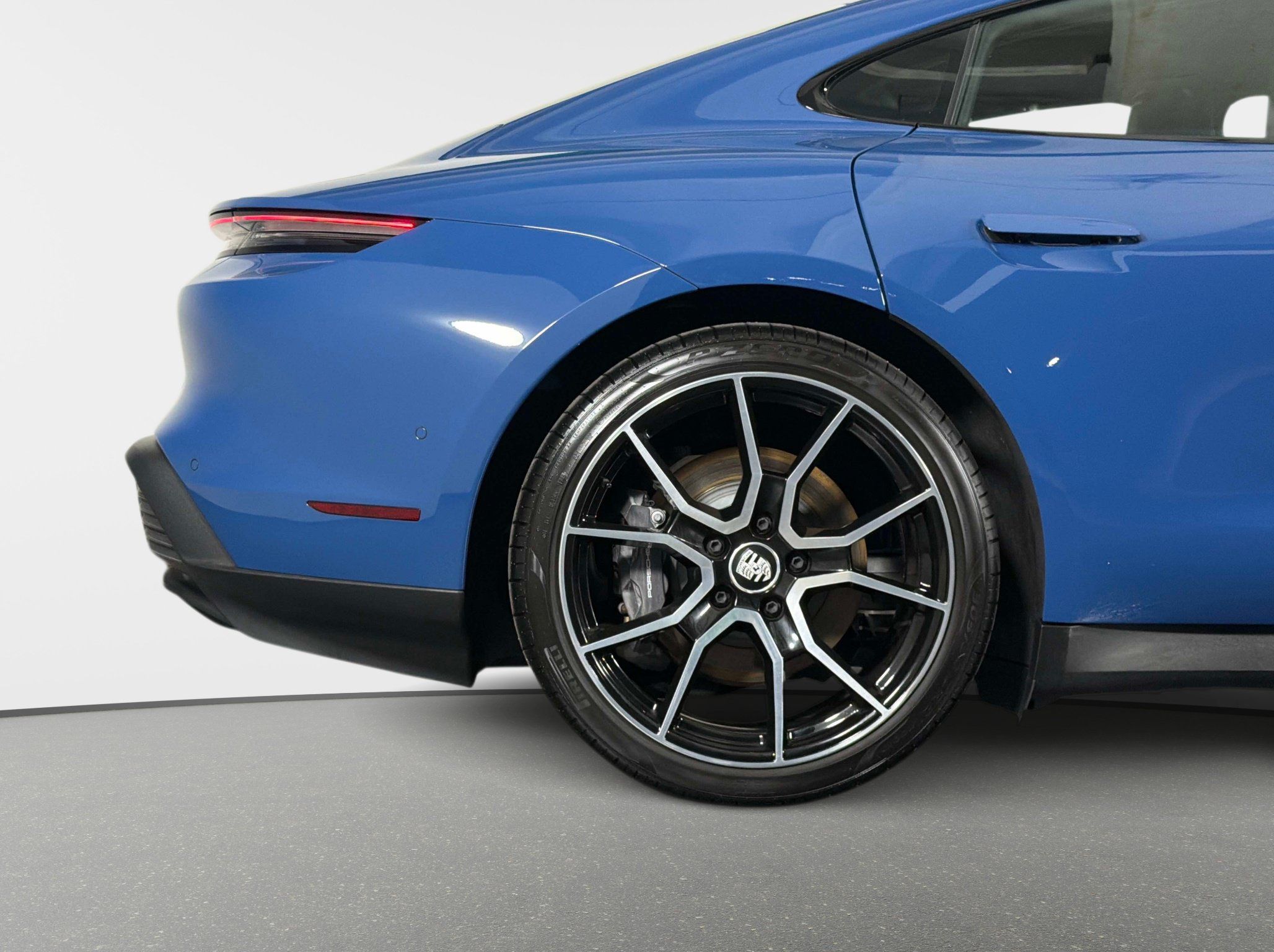 Used 2023 Porsche Taycan RWD image 6