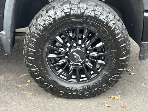 Used 2022 Chevrolet Silverado 2500 LTZ w/ LTZ Plus Package image 13