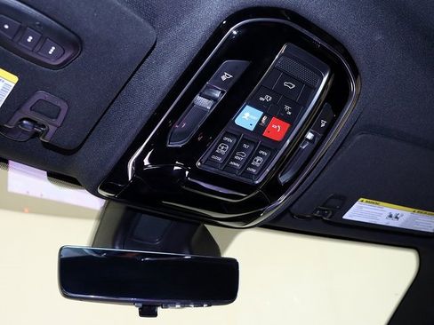 Used 2022 Jeep Grand Cherokee Overland w/ Luxury Tech Group IV image 24