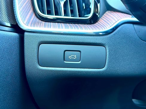 Used 2023 Volvo XC60 B5 Plus w/ Protection Package Premier image 36