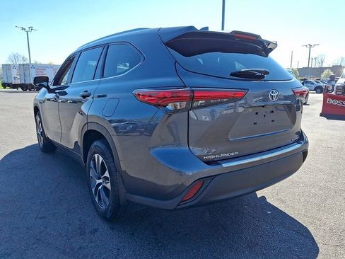 Used 2023 Toyota Highlander XLE AWD/4WD image 8