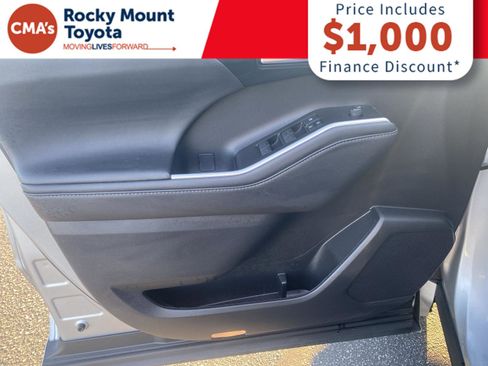 Used 2022 Toyota Highlander XSE image 10