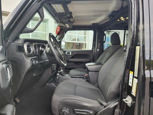 Used 2020 Jeep Wrangler Unlimited Sahara image 25