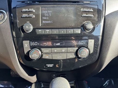 Used 2016 Nissan Rogue SV w/ SV Moonroof Package FWD image 18
