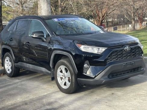 Used 2020 Toyota RAV4 XLE image 3