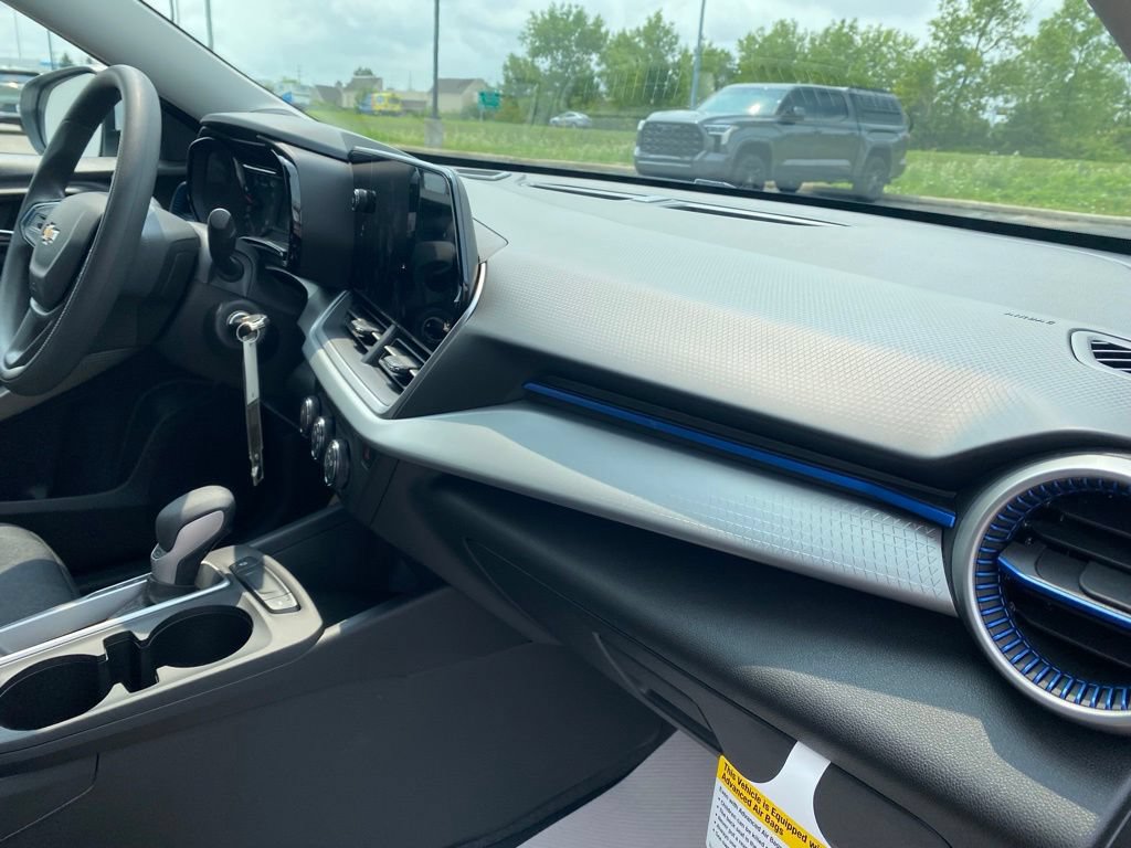 New 2026 Chevrolet Trax LS w/ LS Convenience Package FWD image 19