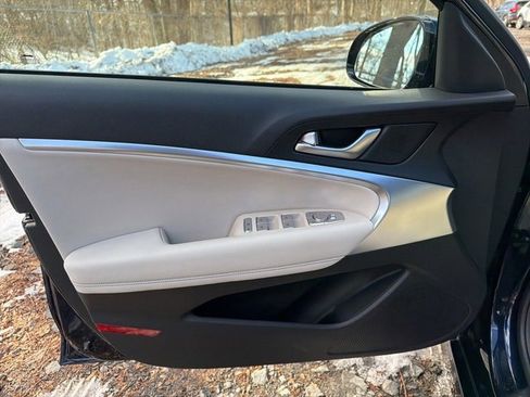 Used 2026 Genesis G70 2.5T image 17