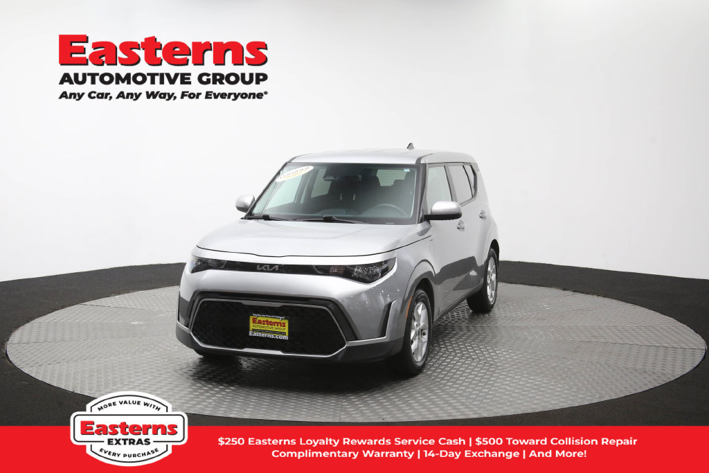 Used 2023 Kia Soul LX w/ LX Technology Package FWD image 55