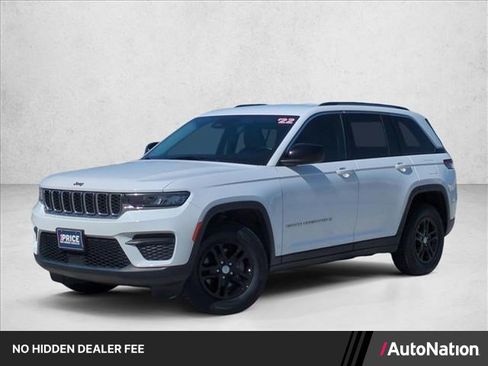 Used 2022 Jeep Grand Cherokee Laredo w/ Luxury Tech Group I AWD/4WD image 1
