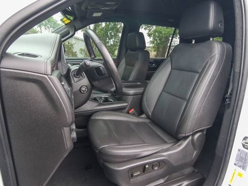 Used 2023 Chevrolet Tahoe Z71 w/ Luxury Package AWD/4WD image 15