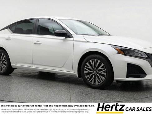 Used 2025 Nissan Altima 2.5 SV image 1