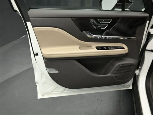 Certified 2022 Lincoln Corsair AWD w/ Equipment Group 101A image 20