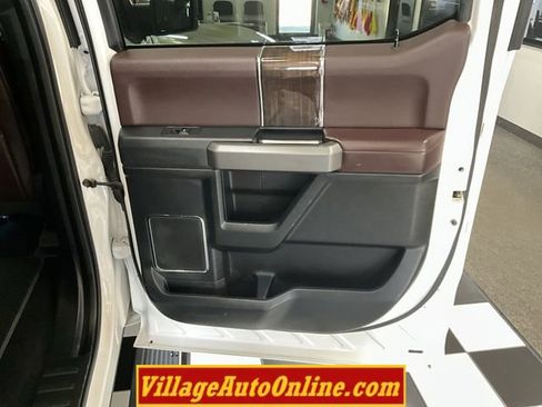 Used 2016 Ford F150 Platinum w/ Equipment Group 701A Luxury image 34