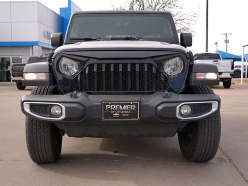 Used 2022 Jeep Wrangler Unlimited Sahara image 9