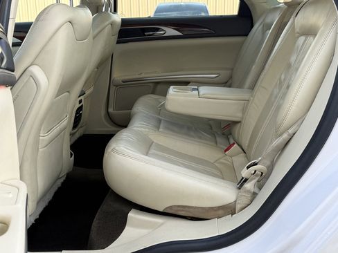 Used 2014 Lincoln MKZ 4dr Sdn AWD image 21